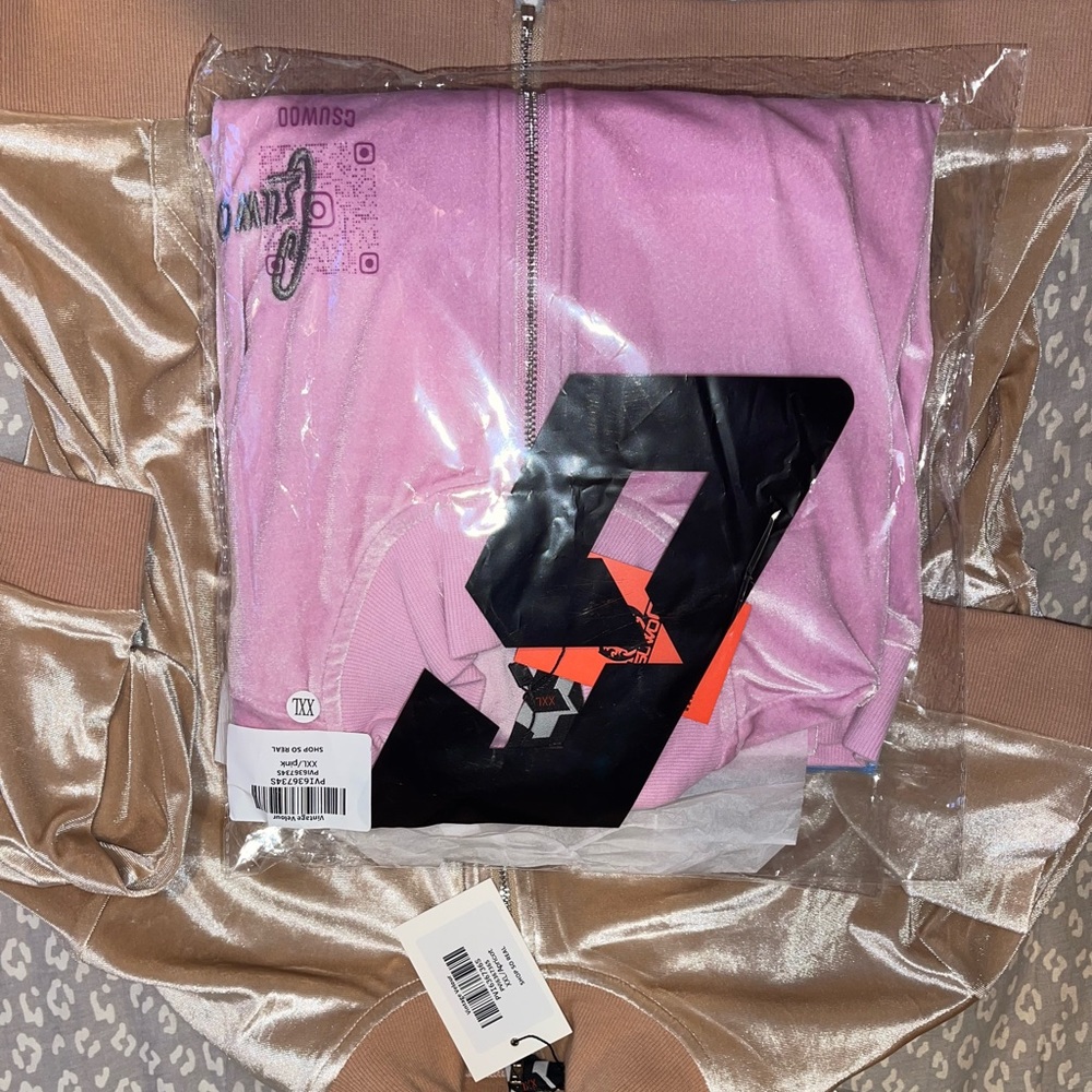 Gsuwoo Vintage Velour top ONLY.